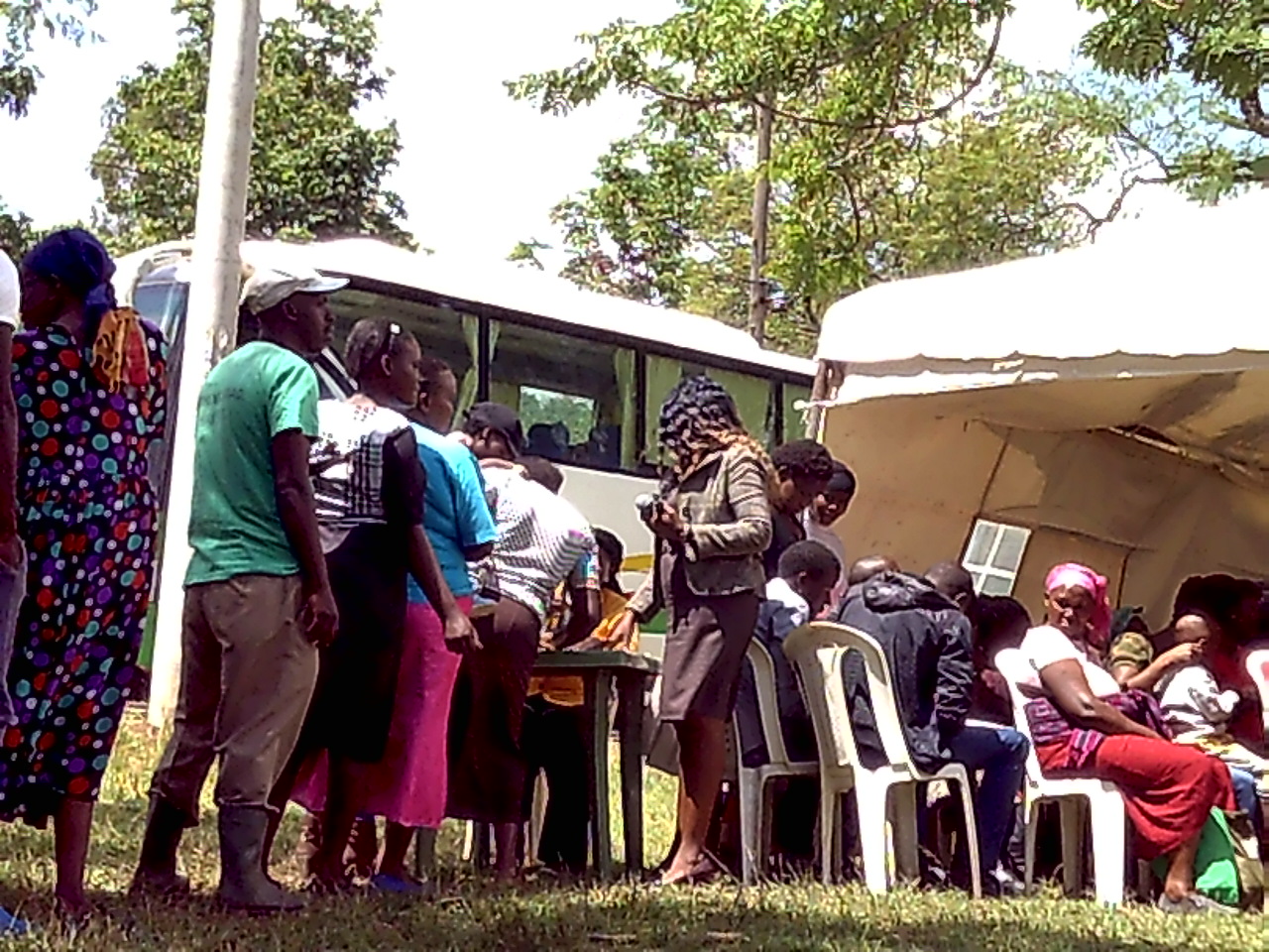 Residents lining up to register before embarking in the debates on development projects 