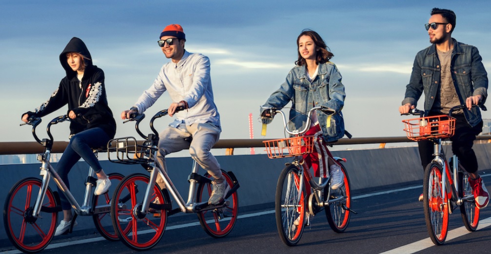 Clients using Mobike bicycles. 