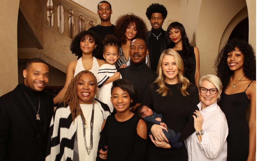 Eddie Murphy poses in a rare photo with all his 10 Children