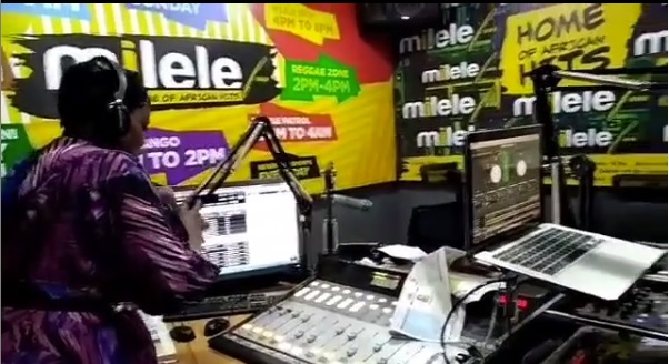 Presenters Dee and Kaka Zema fight during Milele Drive Show