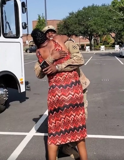 Emotional meeting when US Army Sgt made a surprise visit to his mum at work in Georgia (video)