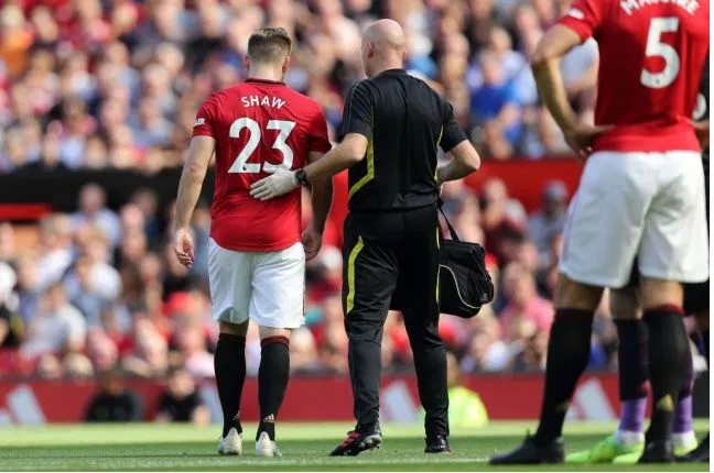 Luke Shaw to be sidelined for at least four weeks