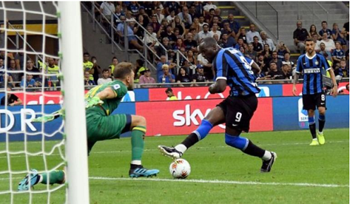 Romelu Lukaku scores in Inter Milan debut