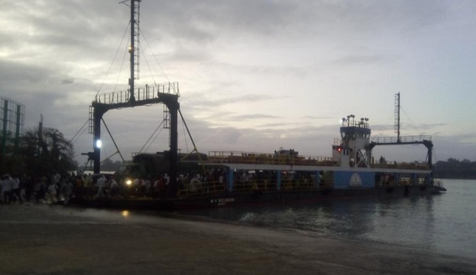 A saloon car reverses from Harambee ferry into the sea at Likoni Ferry Crossing