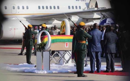 The remains of Robert Mugabe arrived in Zimbabwe on Wednesday