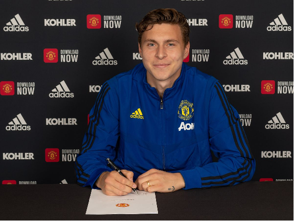 Victor Lindelof has signed a new contract at United