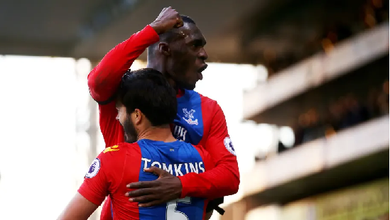 Christian Benteke and  James Tomkins renew their contracts at Crystal Palace