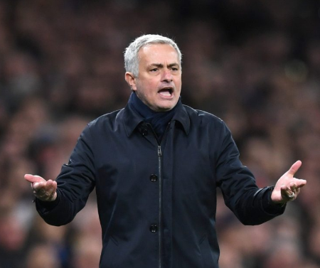 Mourinho says Chelsea are the favorites to finish top four