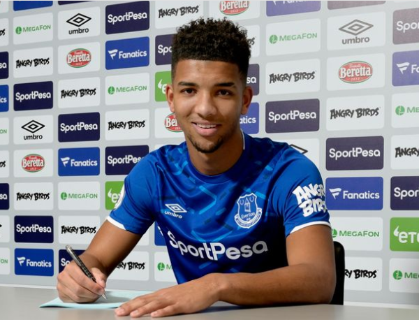 Holgate pledges future to Everton