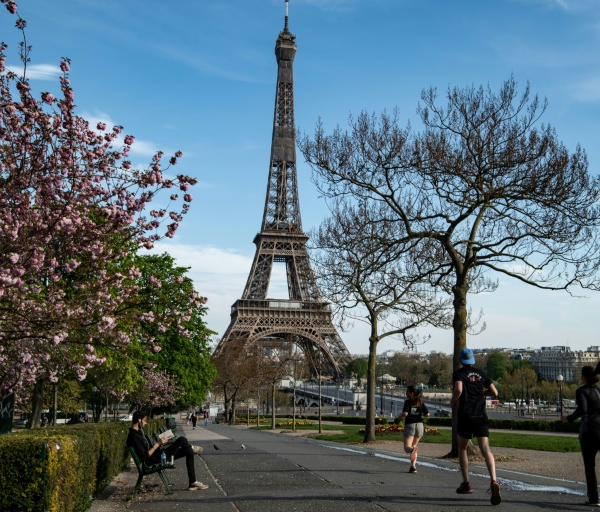 Coronavirus: France to reopen cafes, bars and restaurants