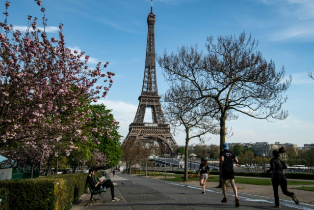 Coronavirus: France to reopen cafes, bars and restaurants