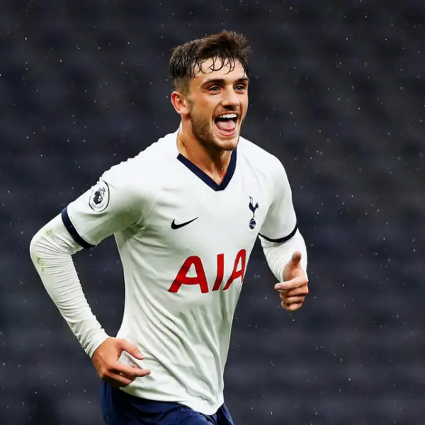 Tottenham Hotspurs striker Parrott has appendix removed