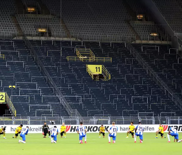 Dortmund and Hertha Berlin take a knee before Bundesliga clash