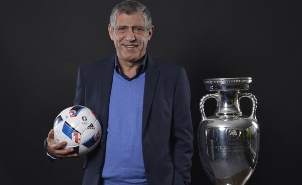 Portugal head coach Fernando Santos extends  contract until 2024