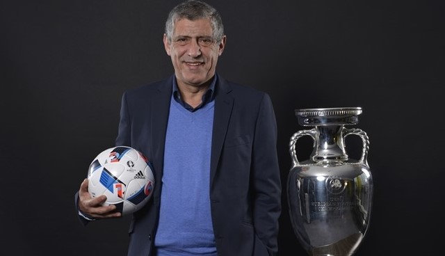 Portugal head coach Fernando Santos extends  contract until 2024