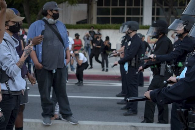 The Police in the US are targeting protest medics