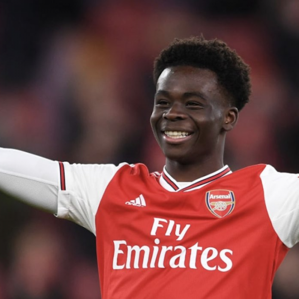 Saka signs a new long-term contract at Arsenal