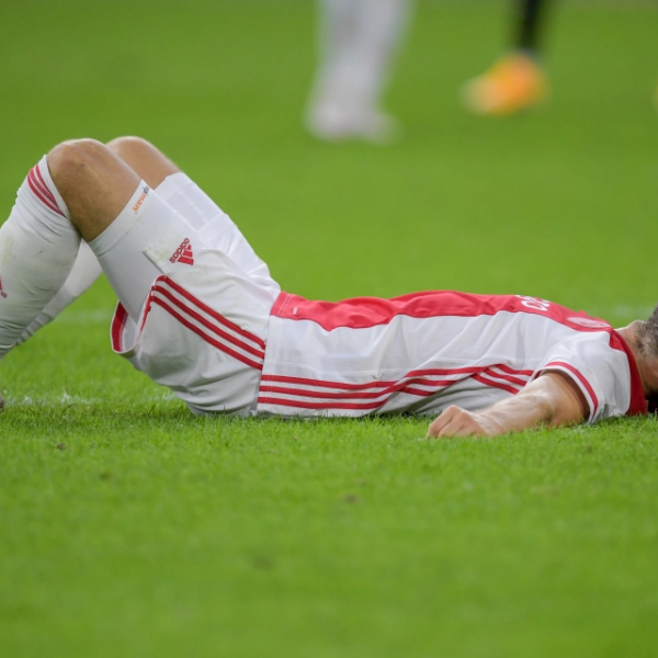 ‘’I’m okay and fine’’ – Ajax defender Daley Blind gives update after collapsing
