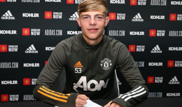 Brandon Williams signs a new Manchester United contract