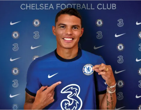 Chelsea confirm the signing of former PSG star Thiago Silva