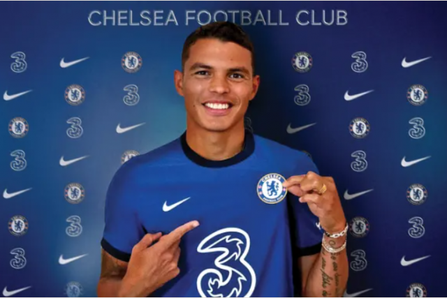 Chelsea confirm the signing of former PSG star Thiago Silva