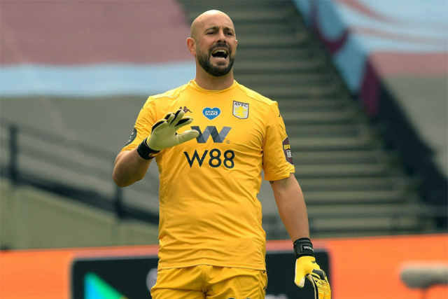 Reina swaps Milan for Lazio