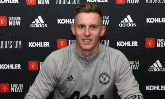 Dean Henderson signs new Manchester United contract