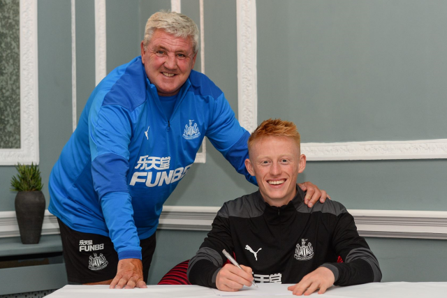 Matty Longstaff signs a new contract with Newcastle