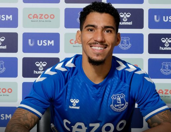 Everton sign midfielder Allan from Napoli