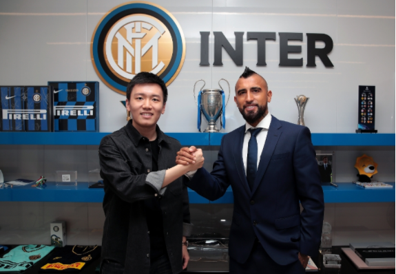 Inter sign Vidal from Barcelona