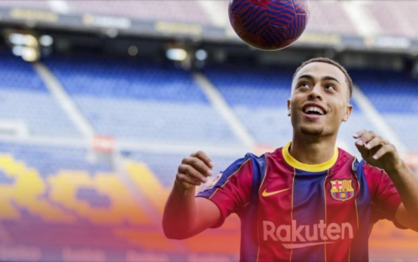 Barcelona sign USMNT defender Sergino Dest from Ajax on long-term deal