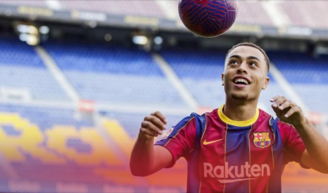 Barcelona sign USMNT defender Sergino Dest from Ajax on long-term deal