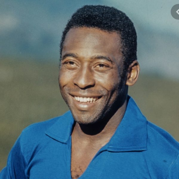 Pele congratulates Messi for equalling goal record