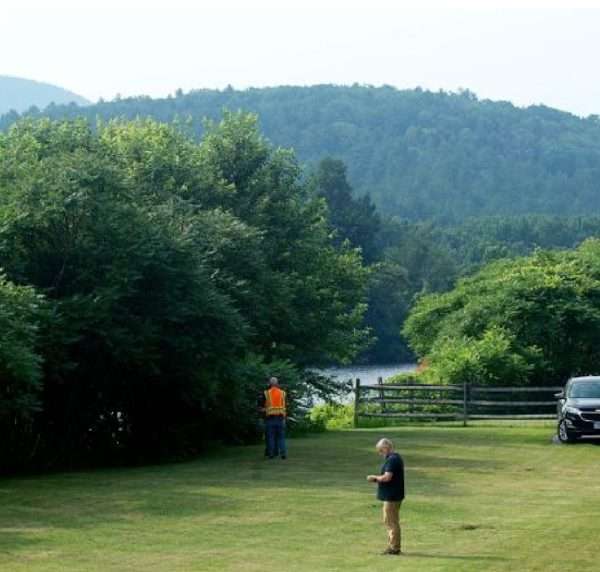 Hot air balloon pilot falls and dies