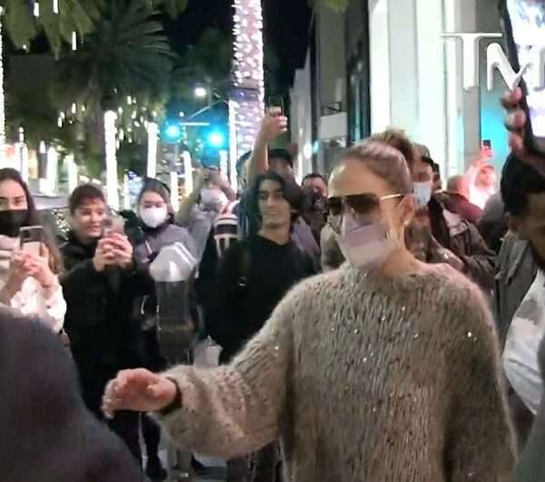 Jennifer Lopez attracts huge crowds as she shops in Bev Hills