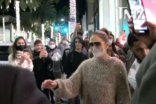 Jennifer Lopez attracts huge crowds as she shops in Bev Hills