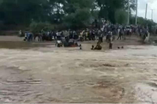 19 passengers drown into a river Enziu in Mwingi due to floods