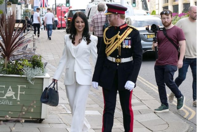 Harry & Meghan look-alikes seen on the grounds of Windsor Castle