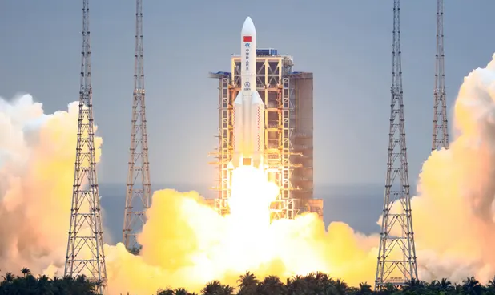 China :Rocket changes trajectory, lands in the Indian ocean