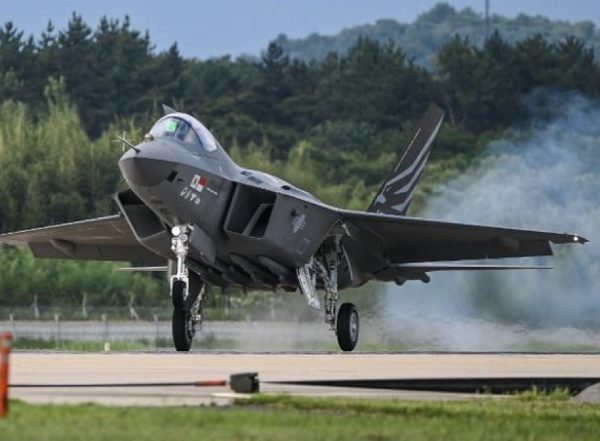 South Korea builds a supersonic fighter jet