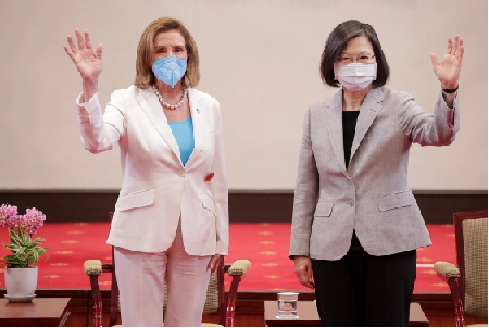 Nancy Pelosi meets President Tsai despite warning from China