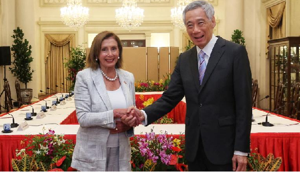 Nancy Pelosi with Singapore leader