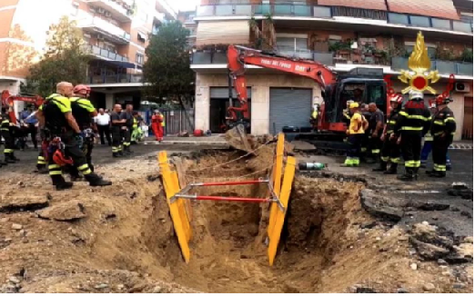 Man rescued after collapse of his money heist tunnel collapse