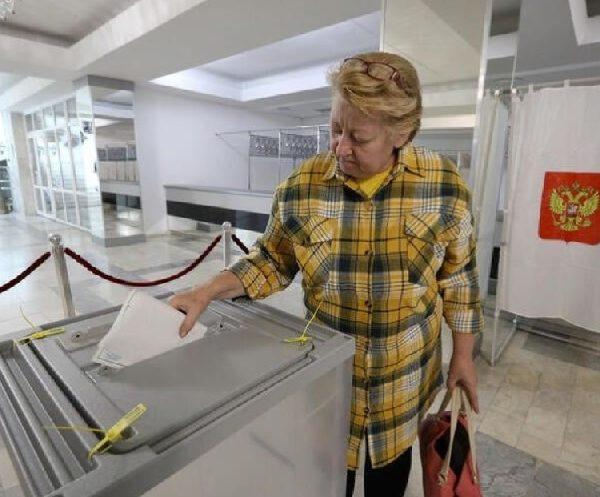 Russian soldiers goes door-to-door forcing Ukrainians to vote in ‘sham’ referendums (photos)